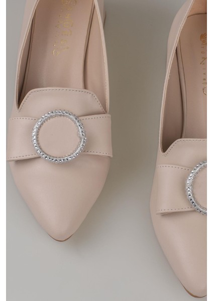 Krem Fiyonk Detaylı Kadın Klasik Ayakkabı fırsatları