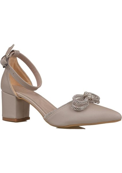 Krem Taşlı Fiyonk Detaylı Kadın Saten Klasik Ayakkabı