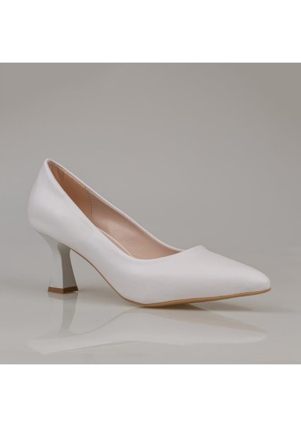 Beyaz Kadın Düz Klasik Orta Boy Topuk Ayakkabı fiyatları