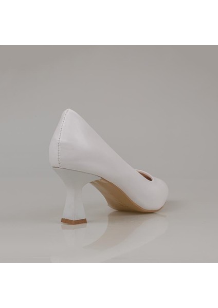Beyaz Kadın Düz Klasik Orta Boy Topuk Ayakkabı modelleri