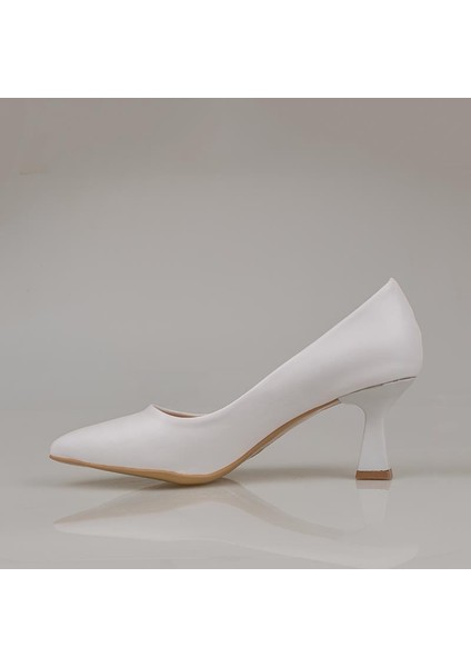 Beyaz Kadın Düz Klasik Orta Boy Topuk Ayakkabı fırsatları