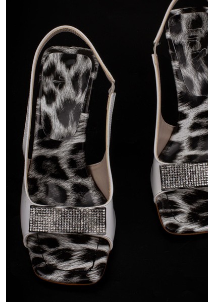 Beyaz Rugan Burnu Açık Leopar Taşlı Klasik Ayakkabı indirimleri