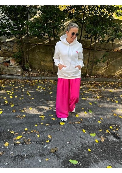 Ekru Kalp Nakışlı Sweat