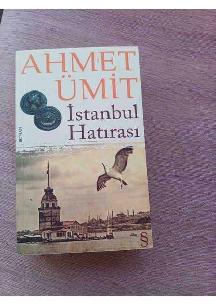 Ahmet Ümit'in Istanbul'un Tarihi ve Kültürel Unsurlarını Işlediği 'istanbul Hatırası' Romanı. Istanbul Hatırası (1. Baskı) Ahmet Umit 1,basim 566 Sayfa Cok Temiz Kondisyonda