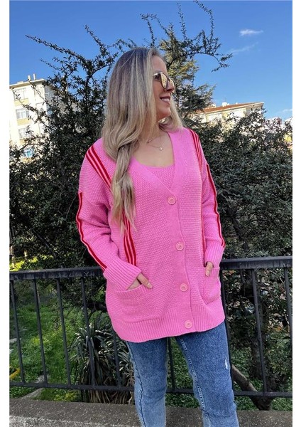 Kırmızı Şeritli Cepli Hırka fiyatları