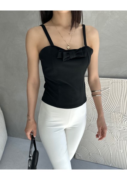 Ip Askılı Yakası Fiyonk Detaylı Crep Bluz