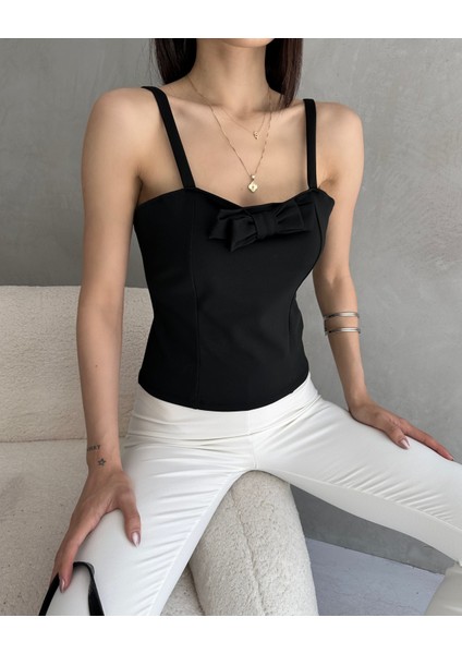 Ip Askılı Yakası Fiyonk Detaylı Crep Bluz fırsatları