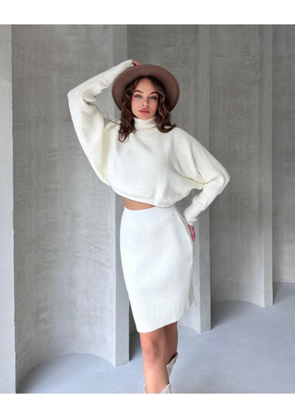 Balıkçı Yaka Yarasa Kol Bluz ve Etek Ikili Triko Takım