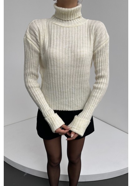 Şerit Desenli Dokulu Boğazlı Triko Kazak fırsatları