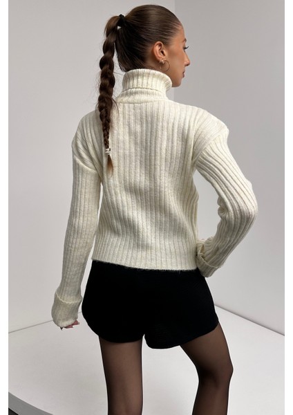 Şerit Desenli Dokulu Boğazlı Triko Kazak indirimleri