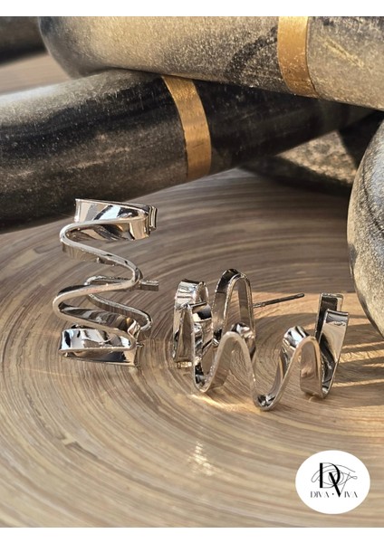 - Zig Loop Kadın Küpe fırsatları