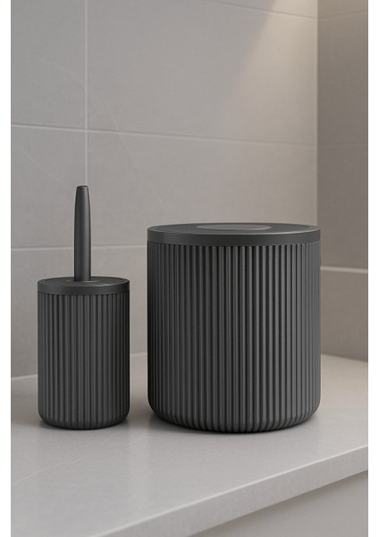 Lines Serisi Gri Banyo Seti, 2 Parça Akrilik Silindir 5 Litre Çöp Kovası ve Tuvalet Fırçası Takımı 3376 fırsatları