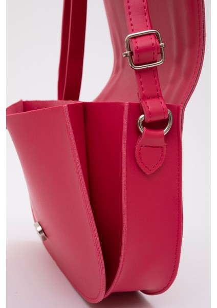 Fuşya SHK93 Suni Deri 2 Bölmeli Ayarlanabilir Askılı Kol ve Omuz Çantası