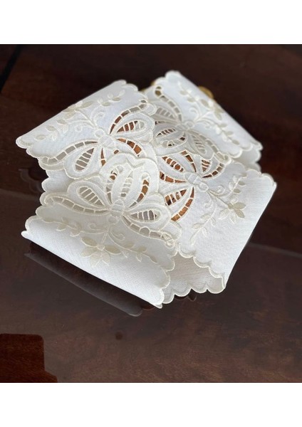 Kelebekli Delik Işi Ekmeklik