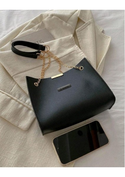 Zincir Askılı ve Zincir Kapamalı Deri Mini Kare Çanta fırsatları