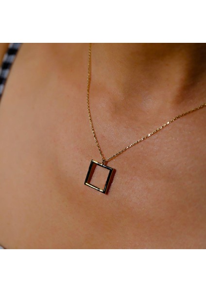 Altın Kolye - Kare Desenli Modern Tasarım 14 Ayar Altın Kolye - Kare Geometrik Hediyelik Altın Kolye