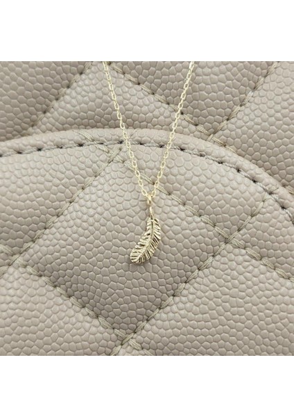 Altın Kolye - Tüy Kıl Minimal Zarif Tarz Gündelik Taşsız Estetik Tasarım 14 Ayar Altın Modern Kolye