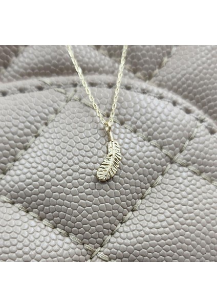 Altın Kolye - Tüy Kıl Minimal Zarif Tarz Gündelik Taşsız Estetik Tasarım 14 Ayar Altın Modern Kolye modelleri