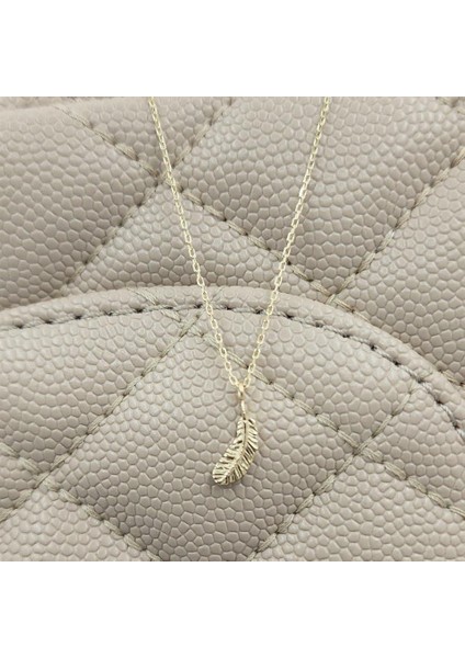 Altın Kolye - Tüy Kıl Minimal Zarif Tarz Gündelik Taşsız Estetik Tasarım 14 Ayar Altın Modern Kolye fırsatları