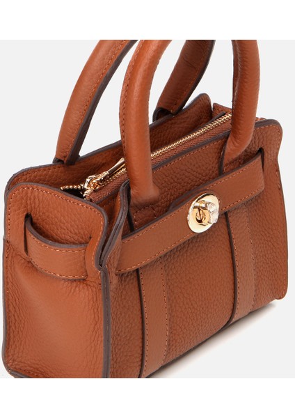 03CAH301090A370 KADIN Deri Taba Kilit Detaylı Mini Çanta modelleri