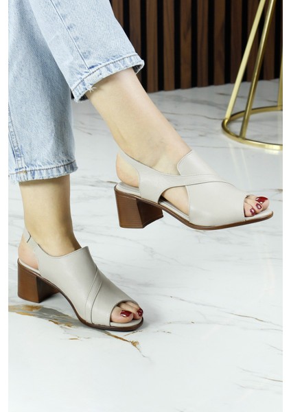 Saules Vizon Hakiki Dana Derisi Kesik Detaylı Lastik Bantlı Kalın Topuklu Sandalet