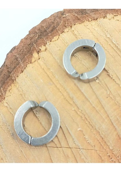 Gümüş Renk Kıstırma Çelik Küpe