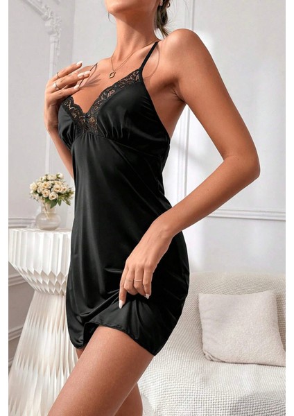 Kadın Siyah Göğüs ve Sırt Kısmı Dantel Detaylı Özel Gecelik modelleri