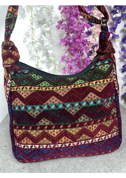 Bordo Etnik Desenli Dokuma Kilim Omuz Çantası – Boncuk ve Pul Detaylı Bohem Çanta modelleri