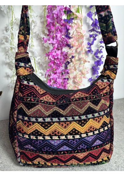Etnik Desenli Dokuma Kilim Omuz Çantası – Boncuk ve Pul Detaylı Bohem Çanta modelleri
