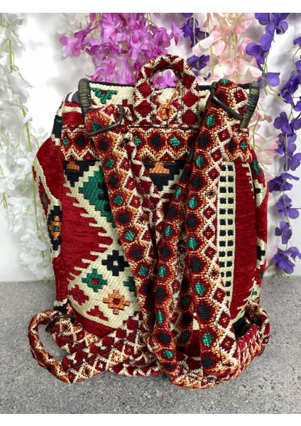 Kırmızı Etnik Desenli Kilim Dokuma Sırt Çantası – Bohem Tarz, Ayarlanabilir Askılı, El Yapımı modelleri