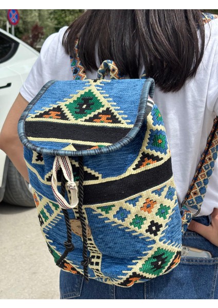 Mavi Etnik Desenli Kilim Dokuma Sırt Çantası – Bohem Tarz, Ayarlanabilir Askılı, El Yapımı fiyatları