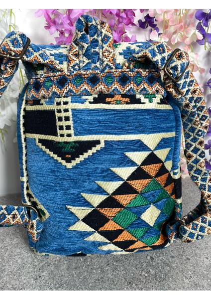 Mavi Etnik Desenli Kilim Dokuma Sırt Çantası – Bohem Tarz, Ayarlanabilir Askılı, El Yapımı