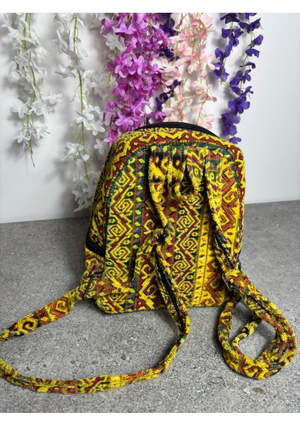 Sarı Etnik Desenli Dokuma Mini Kilim Sırt Çantası – El Yapımı Renkli Günlük Çanta fiyatları