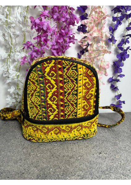 Sarı Etnik Desenli Dokuma Mini Kilim Sırt Çantası – El Yapımı Renkli Günlük Çanta modelleri