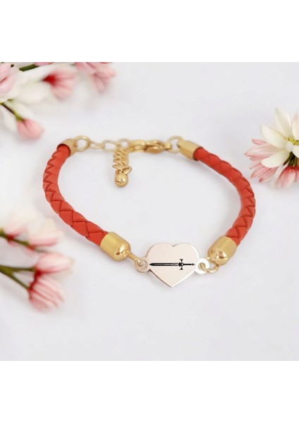 Kılıç Temalı 14 Ayar Altın Plakalı Turuncu Derili Kalp Figürlü Hediye BILEKLIK-434SEMBOL fiyatları