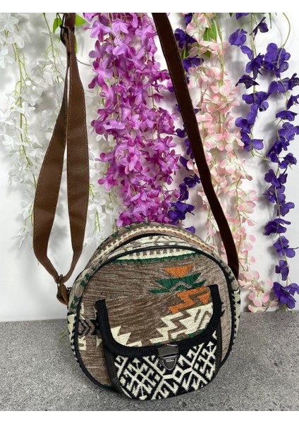 Etnik Desenli Yuvarlak Kilim Dokuma Omuz Çantası - Ayarlanabilir Askılı indirimleri