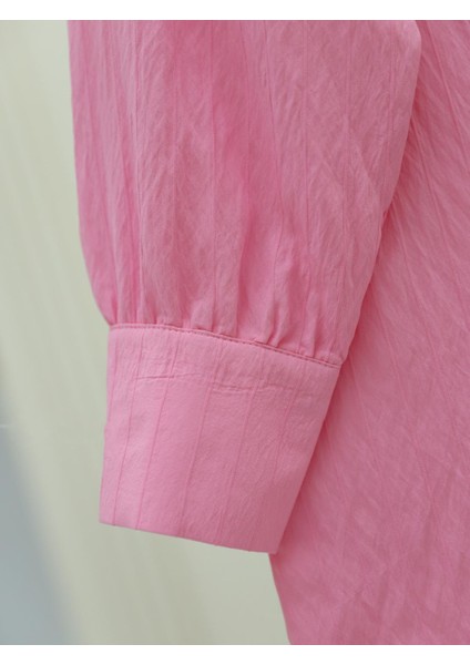 Klasik Yaka Boydan Düğmeli Oval Kesim Gömlek fiyatları