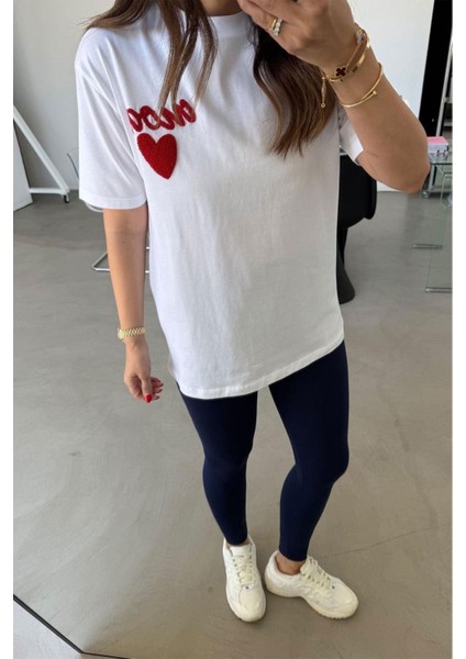 Kadın Bisiklet Yaka Beyaz Kalp Nakış Detaylı Salaş Oversize Tshirt AYD4376 modelleri