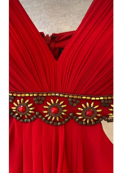 Cut Out Bel Dekolte Boncuk Taş Işleme Yırtmaçlı Abiye Elbise modelleri