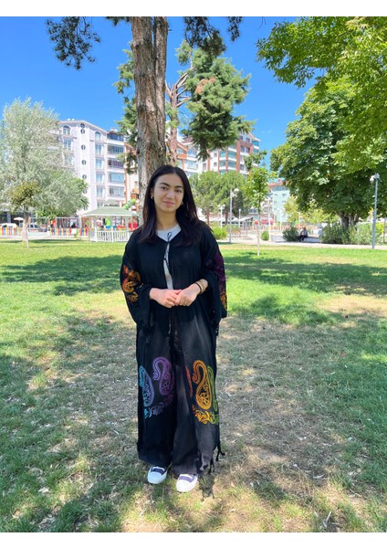 Renkli Desenli Siyah Kaftan Kimono – Plaj ve Günlük Kullanıma Uygun