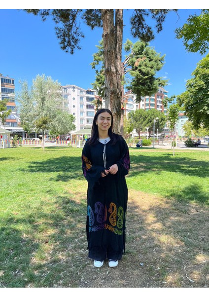 Renkli Desenli Siyah Kaftan Kimono – Plaj ve Günlük Kullanıma Uygun