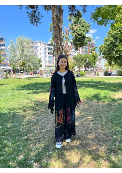 Siyah Renkli Desenli Uzun Kaftan – Pamuklu Püsküllü Plaj ve Günlük Kimono