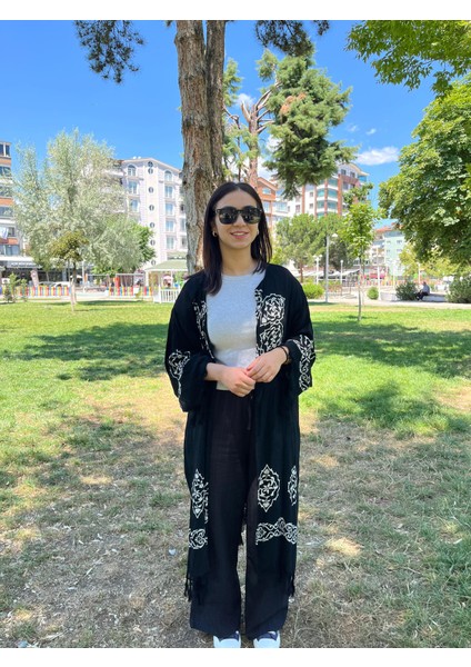 Renkli Desenli Siyah Kaftan Kimono – Plaj ve Günlük Kullanıma Uygun