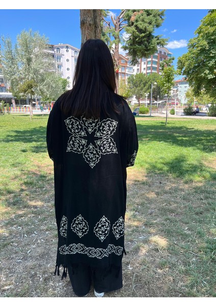 Renkli Desenli Siyah Kaftan Kimono – Plaj ve Günlük Kullanıma Uygun modelleri