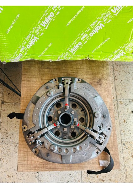 Massey Ferguson 240 12 Inç 9 Yaylı Bağımlı Debriyaj Balatası Valeo