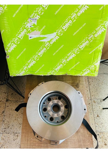 Massey Ferguson 240 12 Inç 9 Yaylı Bağımlı Debriyaj Balatası Valeo modelleri