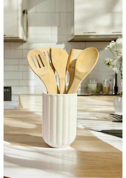 Beyaz Seramik Tezgah Üstü Dik Kaşıklık Düzenleyici, Pratik ve Şık Tasarım