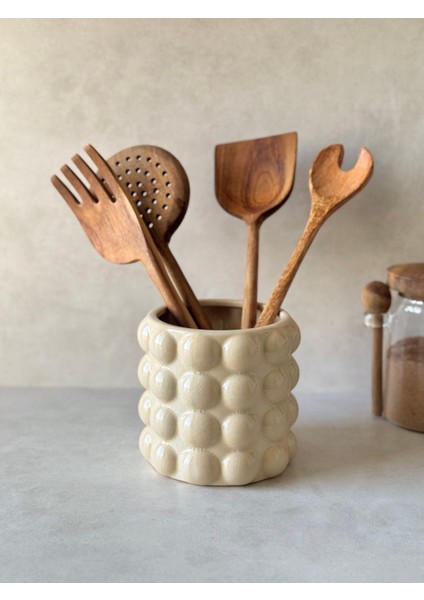 Bej Seramik Vazo ve Kaşıklık, Şık ve Fonksiyonel Ev Dekoru Seçeneği