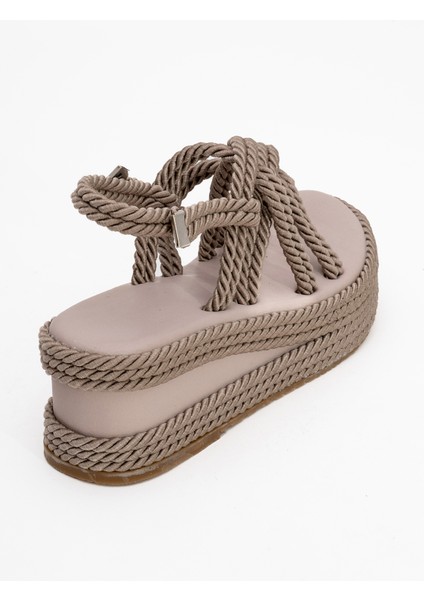Juney Koyu Bej Kadın Sandalet fırsatları