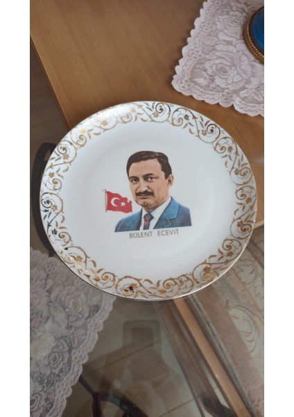 Vintage ''bülent Ecevit'' Resimli Porselen Tabak & 24 cm Çapında fiyatları